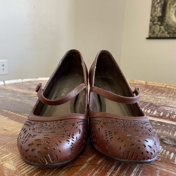 BROWN LEATHER HEELS - Picture 3 of 7